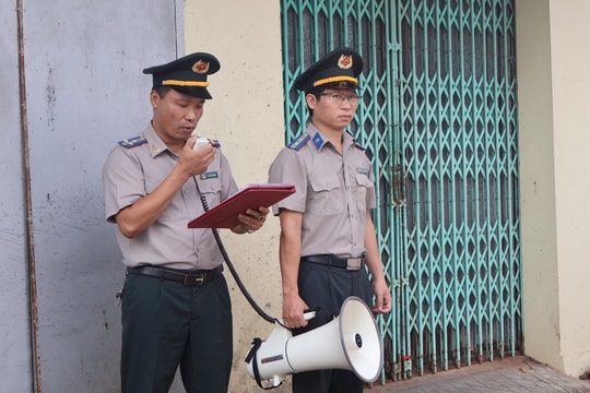 Cưỡng chế thi hành án vụ cháu trai không giao đất cho dì ruột ở phường Tân Dân (TP Chí Linh)