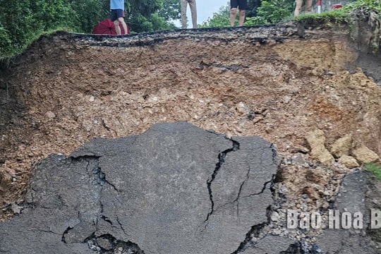 Sập cầu ở Hòa Bình trong đêm