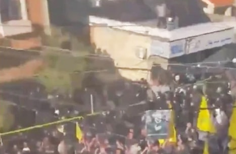 Nổ máy bộ đàm giữa đám tang một thành viên Hezbollah ở Liban