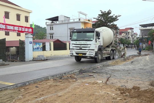 Lấy ý kiến về đề nghị tặng thưởng Huân chương Lao động hạng nhì với thị xã Kinh Môn