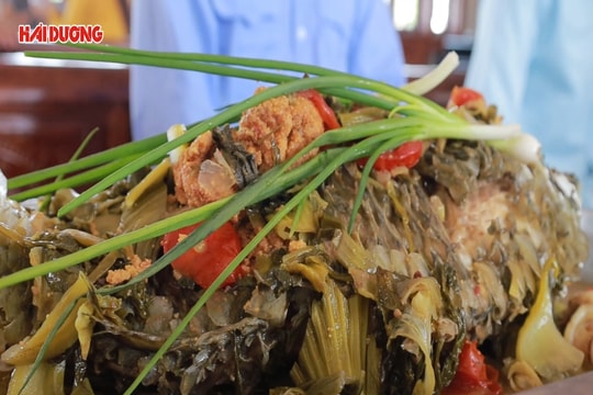 Thưởng thức cá chép “gù” sông Lục Đầu ở Kiếp Bạc