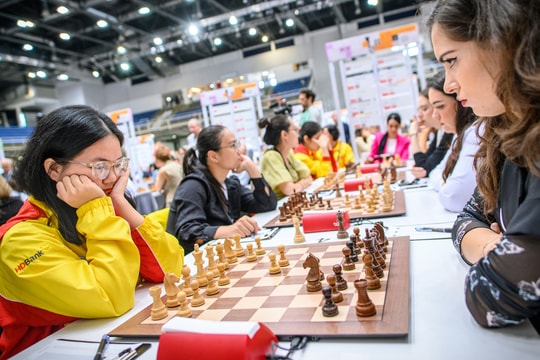 Việt Nam thắng ngược đương kim vô địch châu Âu ở Olympiad cờ vua