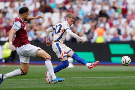 Chelsea lên nhì bảng Ngoại hạng Anh