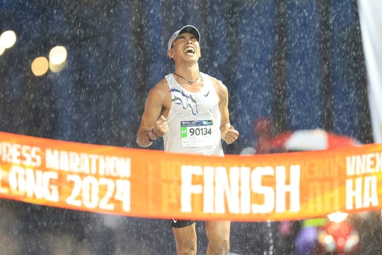 9.000 runner "thuỷ chiến" ở giải chạy VM Hạ Long 2024
