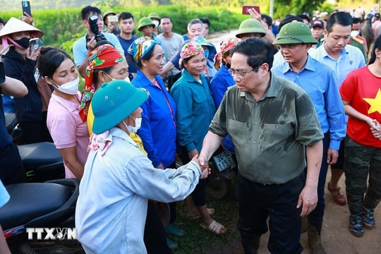 Khẩn trương khắc phục hậu quả bão lũ, nhanh chóng ổn định đời sống nhân dân