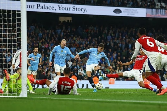 Arsenal rơi chiến thắng ở giây cuối trước Man City