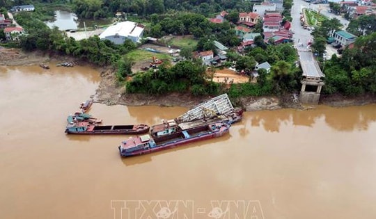 Tìm thấy thi thể thứ 4 trong vụ sập cầu Phong Châu
