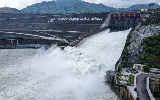 Thủy điện Hòa Bình đóng 2 cửa xả đáy, Hải Dương yêu cầu bảo đảm an toàn hạ du