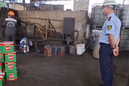 Hải Dương tiêu hủy gần 500 chai chất bôi trơn giả mạo nhãn hiệu RP7