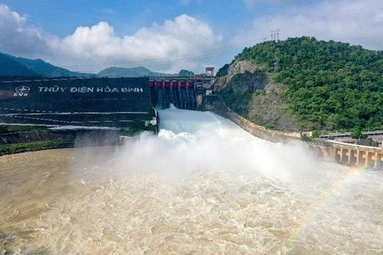 Thủy điện Hòa Bình đóng cửa xả cuối cùng vào 12 giờ trưa 24/9