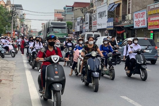 Nhiều trường bám mặt đường lớn ở Hải Dương, nỗi lo tai nạn chưa hồi kết
