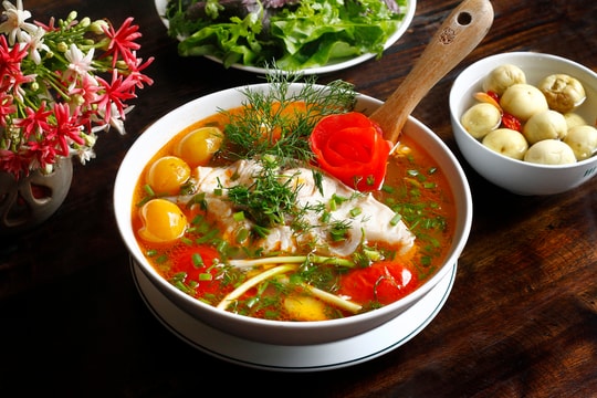 Nấu canh cá cho vào từ nước sôi hay lạnh?