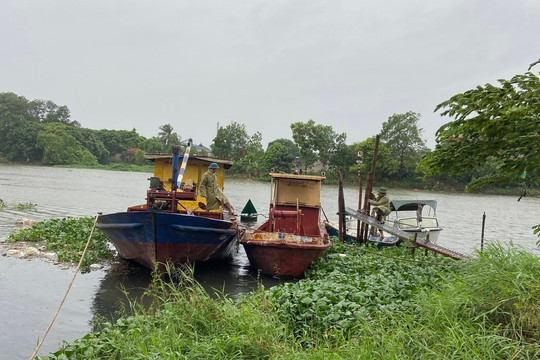 Tàu thuyền được lưu thông trở lại trên 3 tuyến sông địa phương ở Hải Dương sau hơn 2 tuần hạn chế do mưa lũ