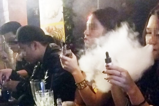 Sống buông thả, nhiều người trẻ mắc bệnh... người già