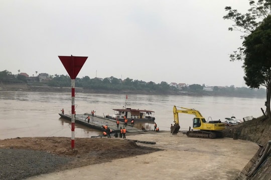 Nghiêm cấm quay phim, chụp ảnh khi công binh bắc cầu phao Phong Châu