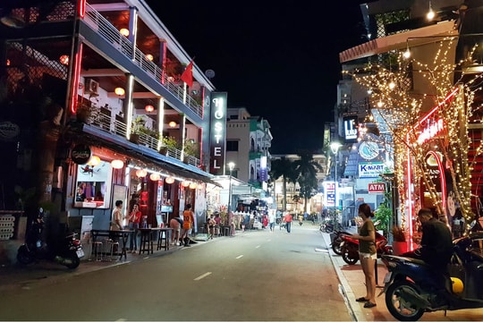 Đến cố đô Huế, khám phá phố Tây trên đường Phạm Ngũ Lão