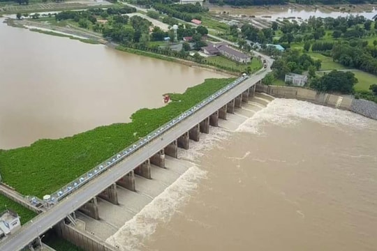 Đập tăng xả nước, 11 tỉnh thành Thái Lan đối mặt với nguy cơ ngập lụt