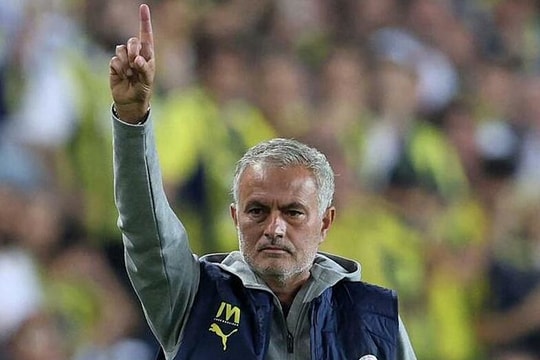 Mourinho: Tôi bị cướp một danh hiệu châu Âu