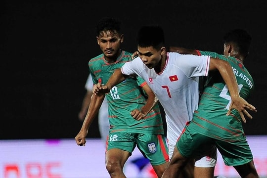 U20 Việt Nam 4-1 U20 Bangladesh: Chủ nhà mất ngôi đầu