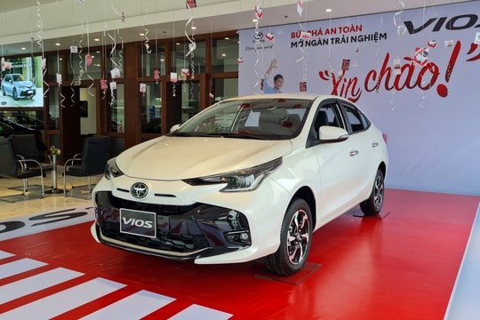 Nhiều mẫu xe Toyota nhận ưu đãi kép, giảm tiền mặt cộng ưu đãi 50% phí trước bạ