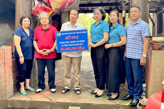 Công đoàn viên chức tỉnh Hải Dương hỗ trợ cựu chiến binh xây sửa nhà bị sập do bão