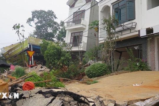 Hơn 50 ngôi nhà tại TP Lào Cai bị sạt lở, xô nghiêng