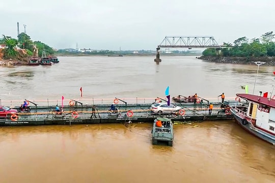 Tạm đóng cầu phao Phong Châu do nước sông Hồng lên cao