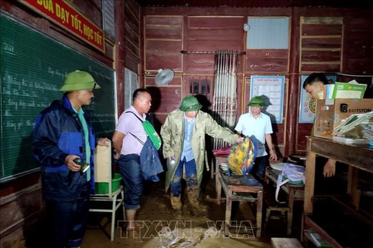 Lũ quét trong đêm, 4 bản tại Nghệ An bị cô lập