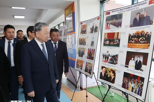 Tổng Bí thư, Chủ tịch nước Tô Lâm gặp gỡ cộng đồng người Việt tại Mông Cổ