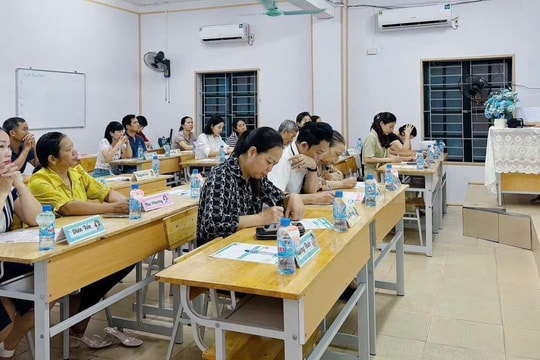 Hào hứng họp phụ huynh