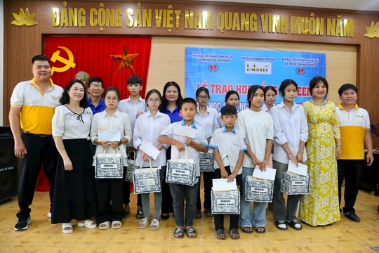 Trao học bổng cho 60 học sinh, sinh viên nghèo vượt khó ở Hải Dương