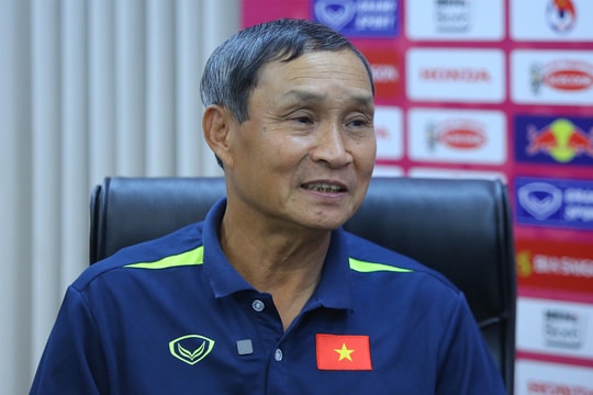 Đề nghị tặng danh hiệu Anh hùng Lao động cho huấn luyện viên Mai Đức Chung