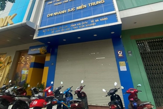 Cửa hàng SJC bỗng dưng đóng cửa, người ôm vàng đứng ngồi không yên