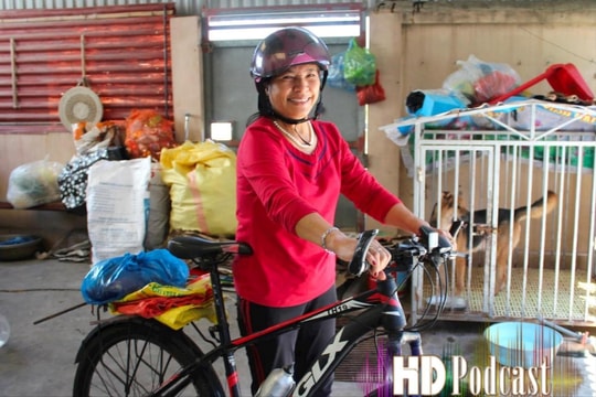 Nữ hiệu trưởng về hưu ở Hải Dương đi nhặt phế liệu bán ủng hộ trẻ em nghèo