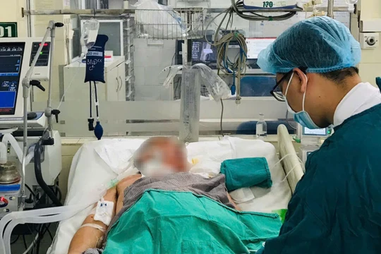 Người đàn ông ở Hải Dương nguy kịch do nhiễm uốn ván sau khi lội nước bẩn