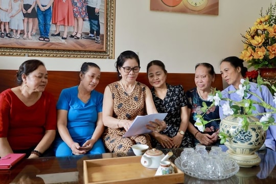 Người già giữ nếp nhà