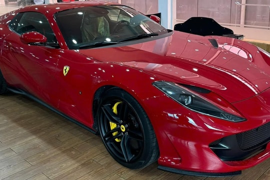 Ferrari 812 mui trần giá khoảng 20 tỷ đồng sẽ sớm về tay ông Đặng Lê Nguyên Vũ?