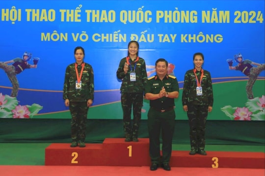 Nữ quân nhân Phạm Thuỳ Dương (Hải Dương) đoạt huy chương vàng môn võ chiến đấu tay không tại hội thao toàn quân