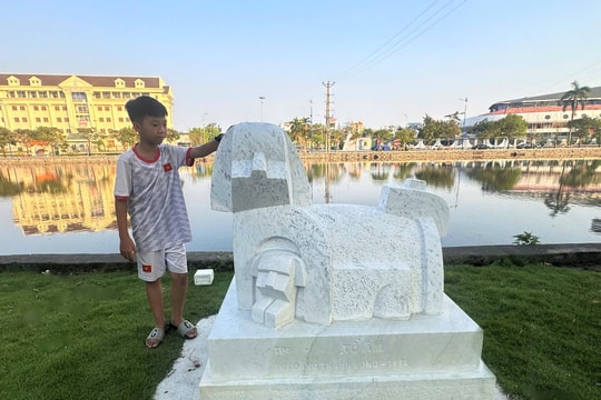 TP Hải Dương lắp đặt 8 tác phẩm điêu khắc tại thảm cỏ đường Bạch Đằng