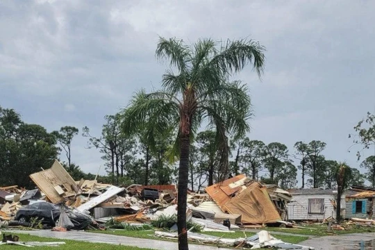 Siêu bão Milton gây nhiều thương vong, mất điện diện rộng tại Florida (Mỹ)