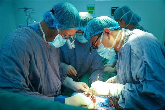 Vietnam successfully conducts first simultaneous heart-liver transplant