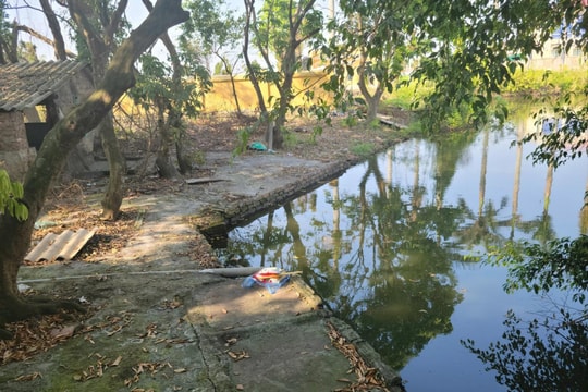 Cháu bé 5 tuổi đi ra ngoài cổng trường, đuối nước tử vong