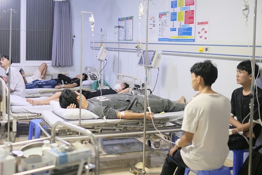 Hàng chục học sinh, sinh viên ở Lào Cai nhập viện nghi ngộ độc