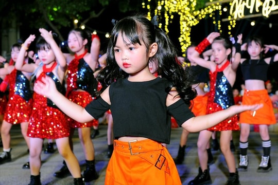 Bach Dang walking street to reopen from Oct 12