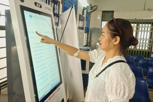 Bệnh viện Đa khoa Hải Dương triển khai máy kiosk đăng ký khám bệnh tự động