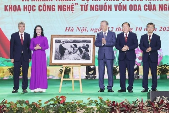 Sự kiện nổi bật trong nước, quốc tế ngày 12/10
