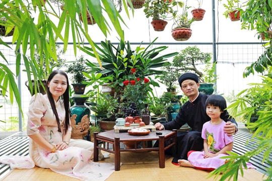 Gia đình bác sĩ ở Hải Dương có sở thích mặc áo dài truyền thống
