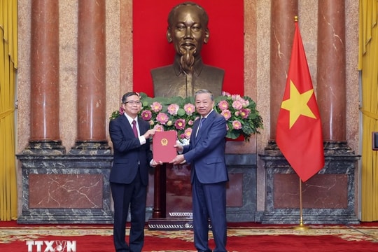 Tổng Bí thư, Chủ tịch nước Tô Lâm trao quyết định bổ nhiệm 16 Đại sứ