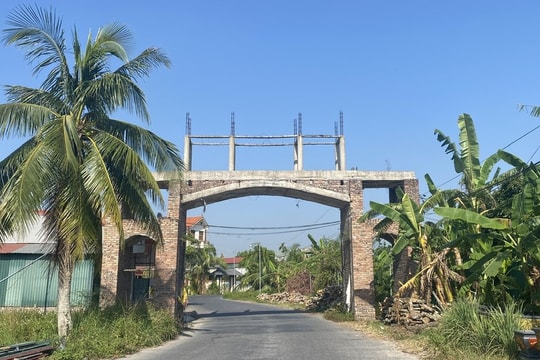 Cổng làng An Lão ở Thanh Hà để dở dang