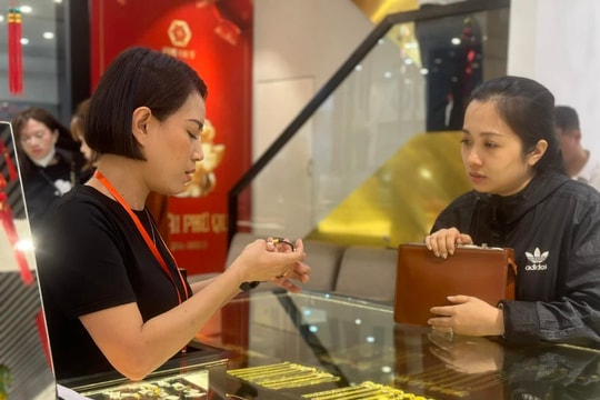 Giá vàng nhẫn và vàng miếng SJC tiếp tục đi ngang
